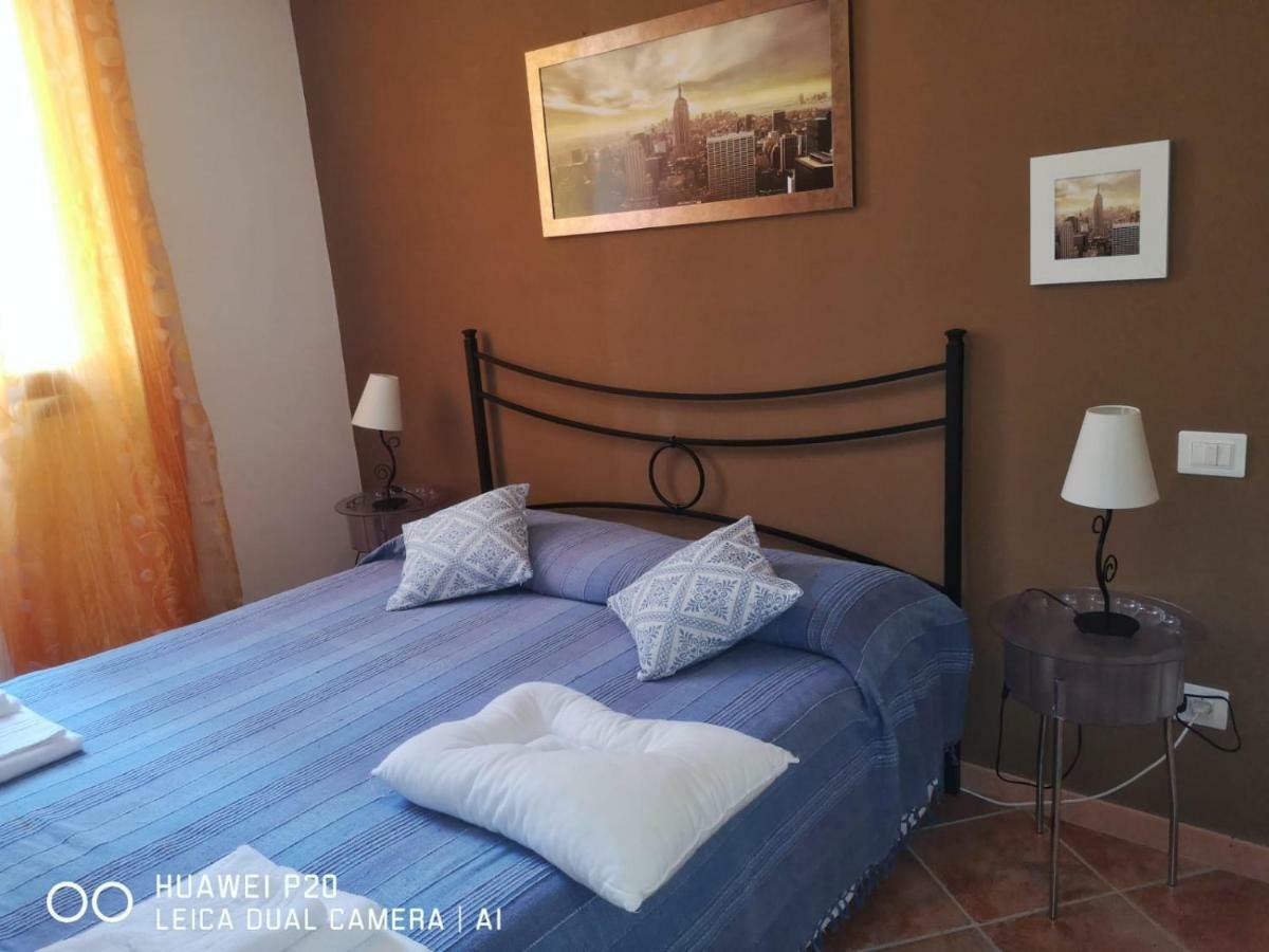 La Casa Felice Appartamenti เกีย ภายนอก รูปภาพ